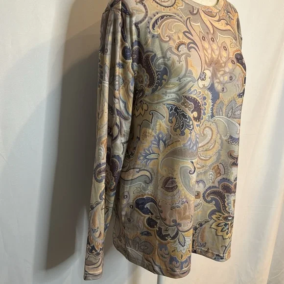 ❤️3/$30 Noracora Long Sleeve Top - Picture 3 of 10